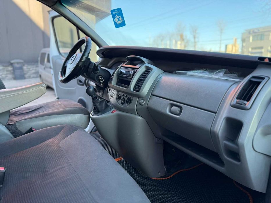 Вантажний бус Opel Vivaro 2009 Довга база