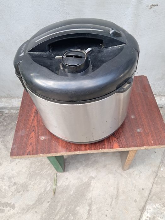 Мультиварка Redmond 600 грн.