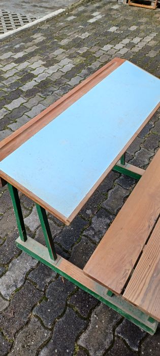 Mesa de escola primária antiga