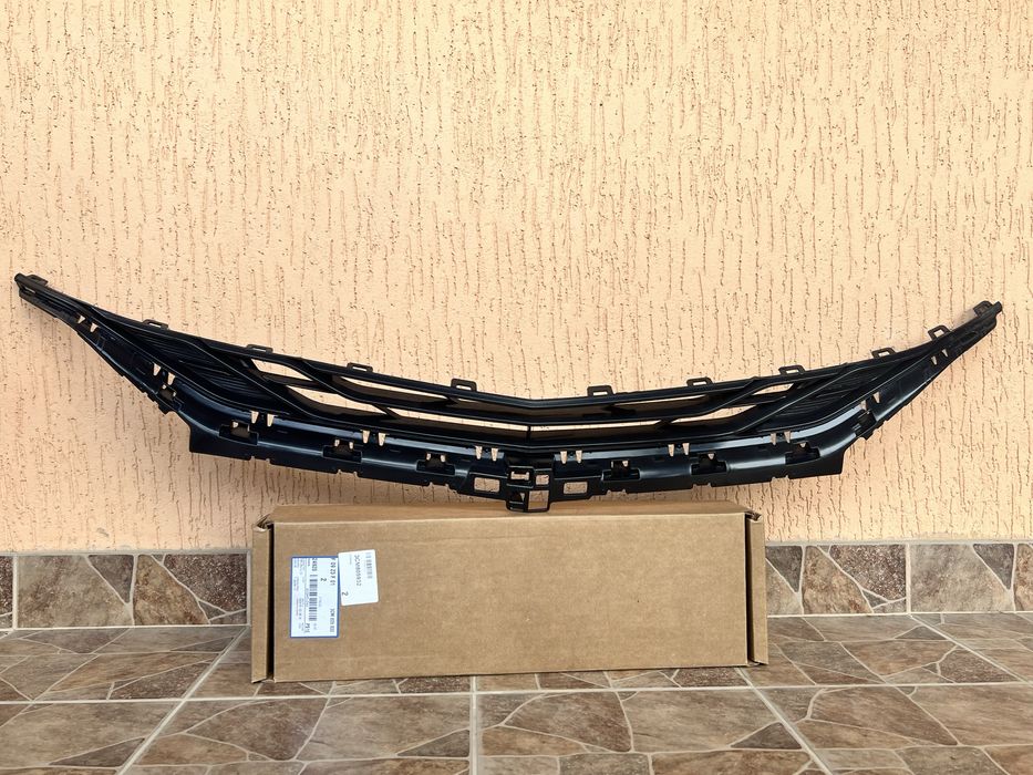 CHEVROLET MALIBU РЕШІТКА ВЕРХНЯ 2019-2023  OEM #84565840 GM1200764