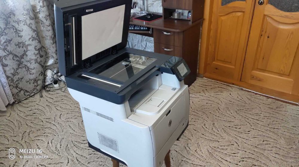 Багатофункціональний пристрій Lazer Jet Pro MFP 521 dw у відмінному стані!