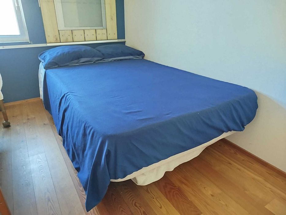 Colchão + estrado com pés (110x195 cm)