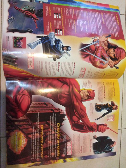 Caderneta heroes Marvel