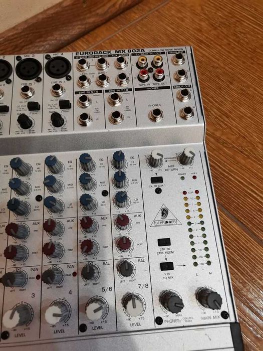 Микшер микшерный пульт Behringer MX802A