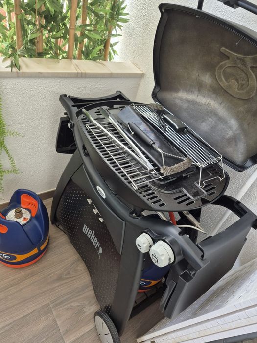WEBER Grelhador a gás Q3000