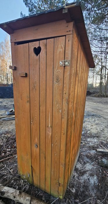 Toaleta drewniana wc wychodek sławojka