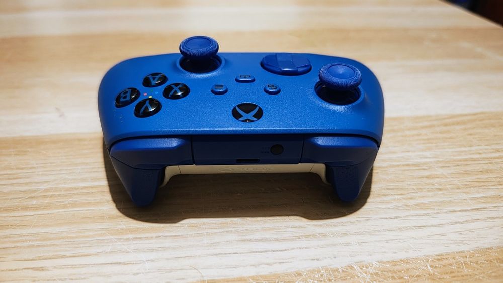 Pad Xbox seria x  analogi hala jak nowy oryginalny !