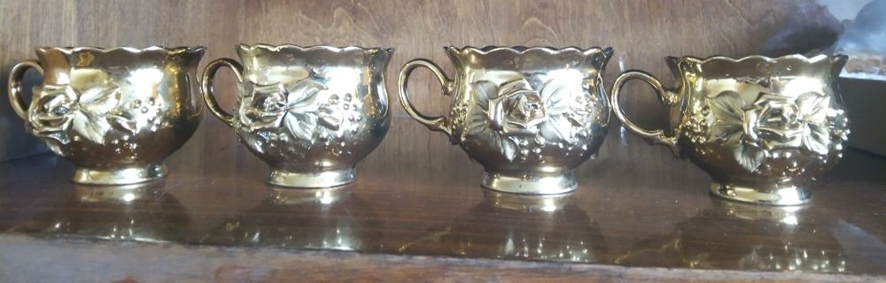 Золотистые чашки