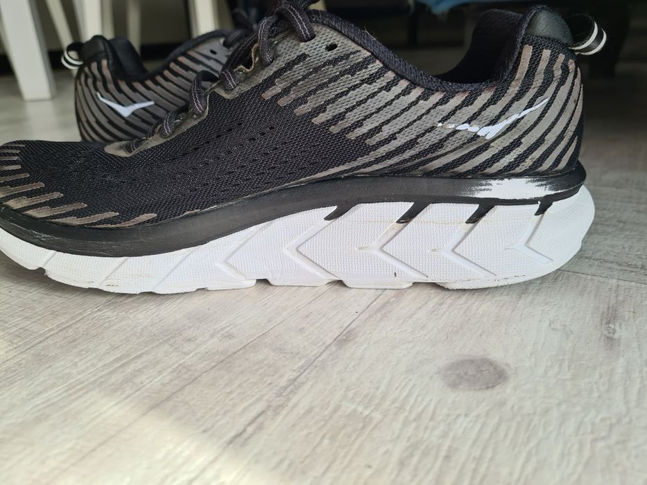 hoka one one clifton 5