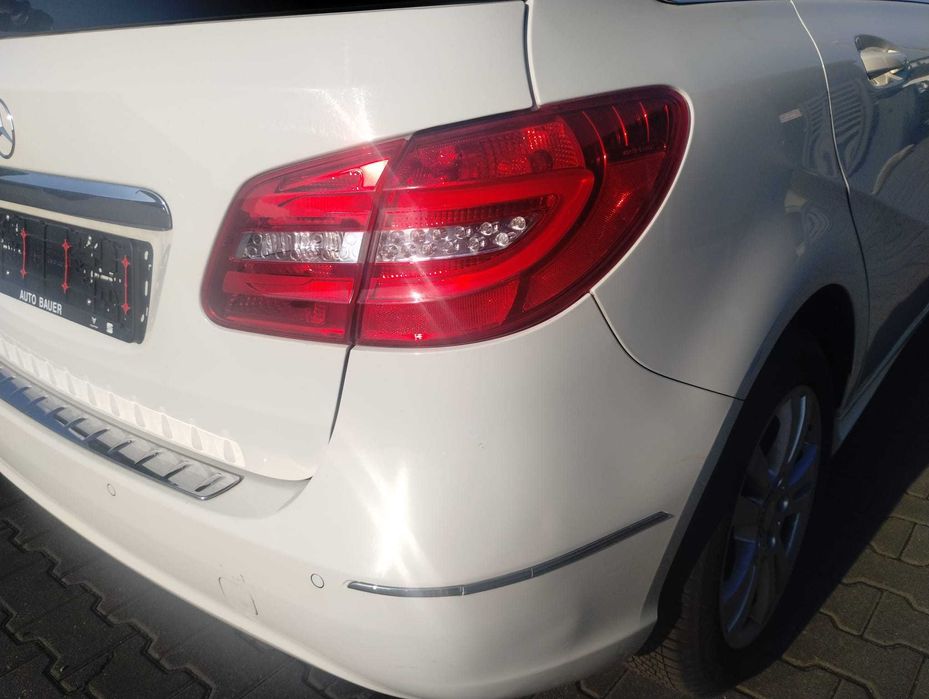 Lampa tył tylna prawa lewa w błotnik LED Mercedes B-klasa W246 ,części