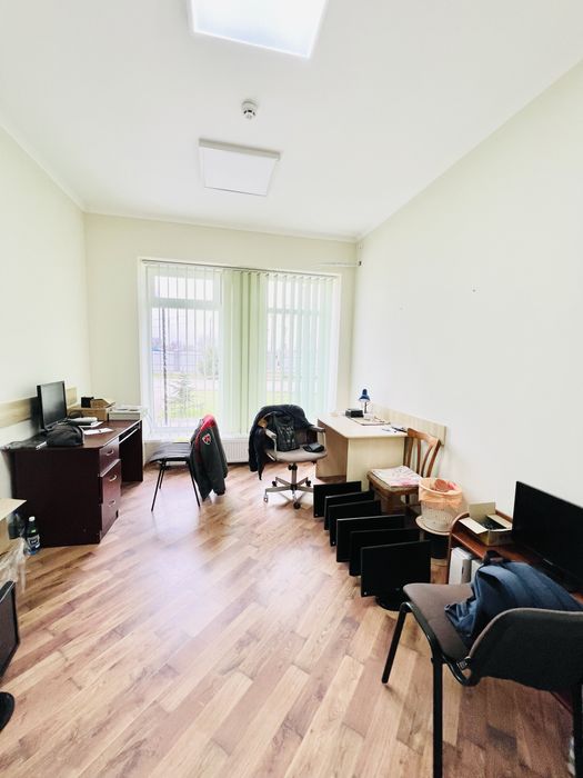 Продаж! Діючий офісний будинок 863м2 з ремонтом + земля 11.6 сот