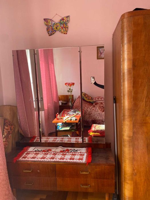 Шафа, трюмо, ліжко, тумбочки