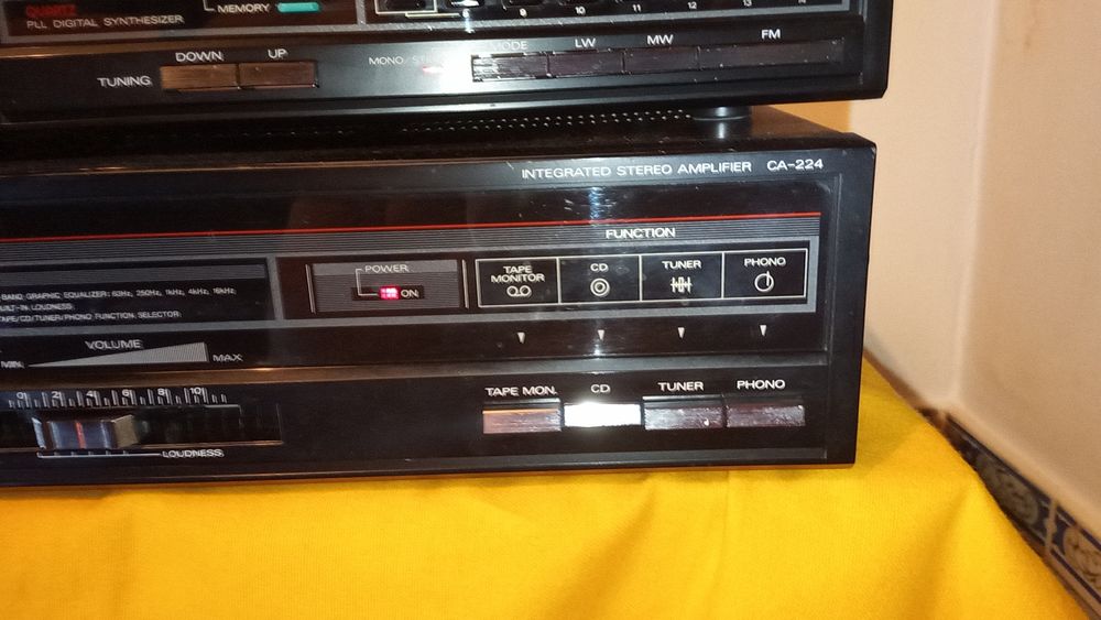 Amplificador Fisher com radio