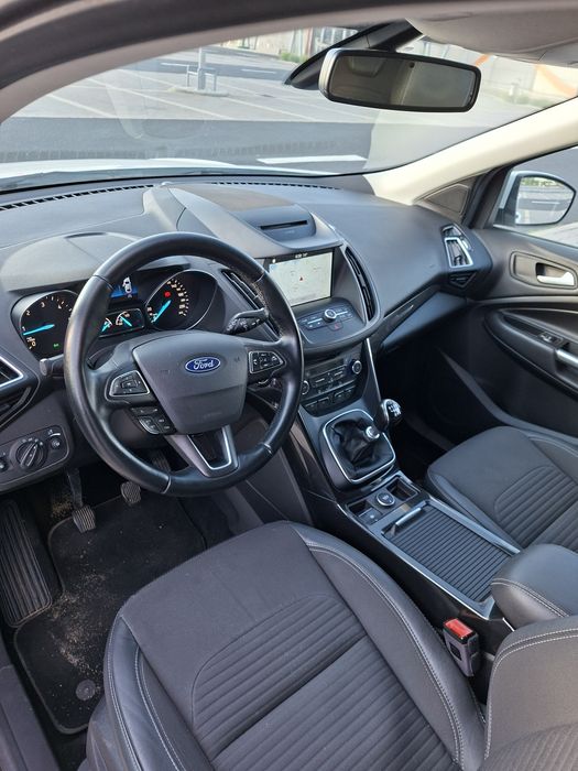 Sprzedam ford kuga na gwarancji