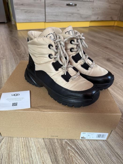 Зимові чоботи, снігоходи UGG Yose Puffer Lace