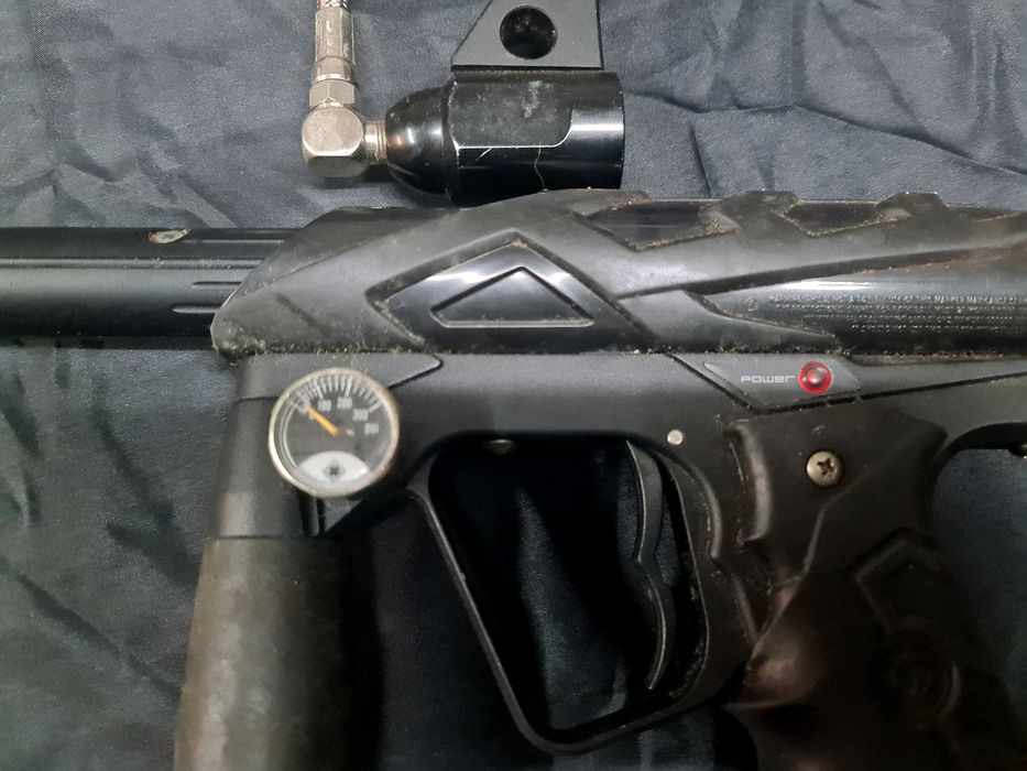 Dois marcadores Paintball + botija + material