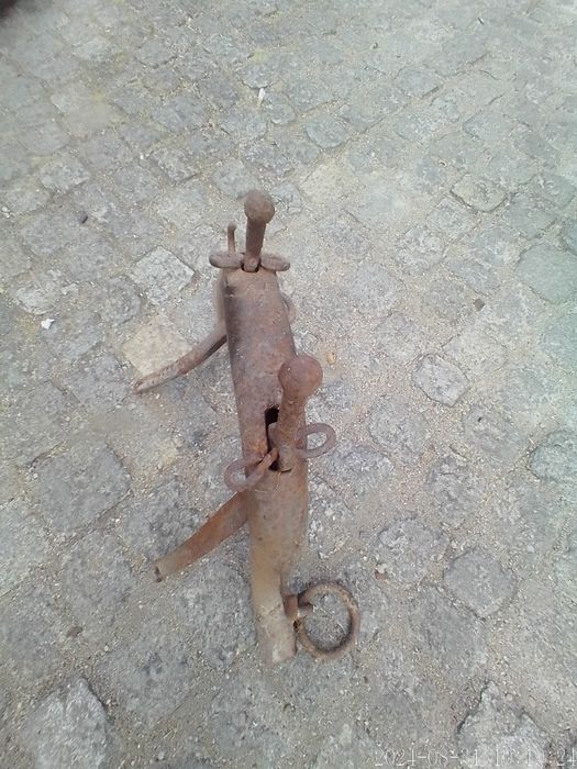 Canga de ferro.     ,