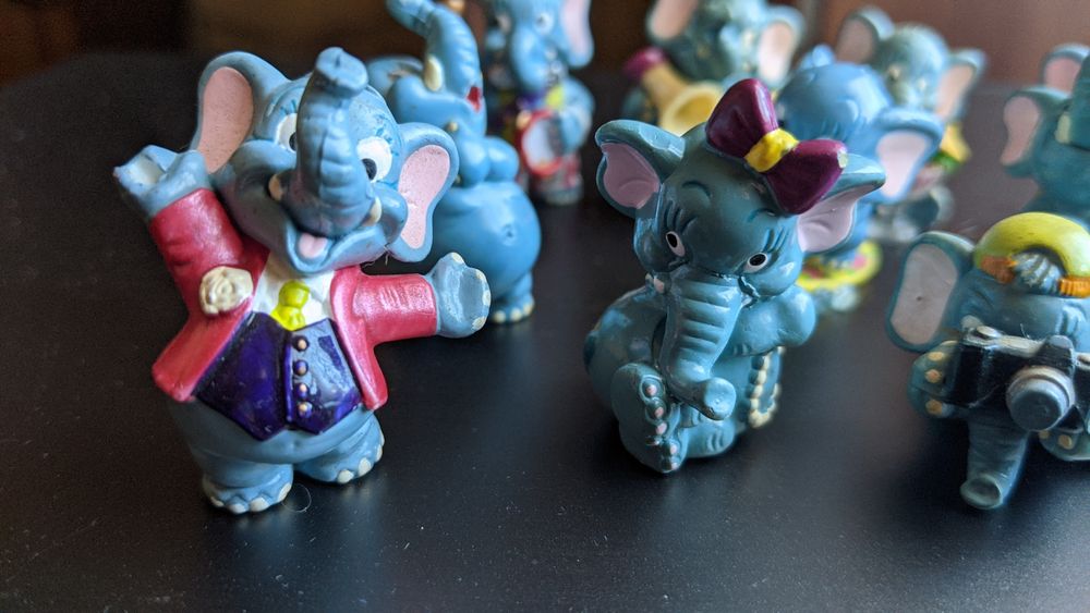 Stare Figurki Kolekcjonerskie Kinder Niespodzianka Słonie Zestaw 12szt
