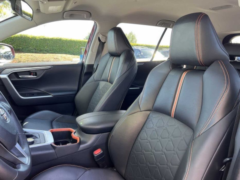 Toyota RAV4 XLE Premium      2023