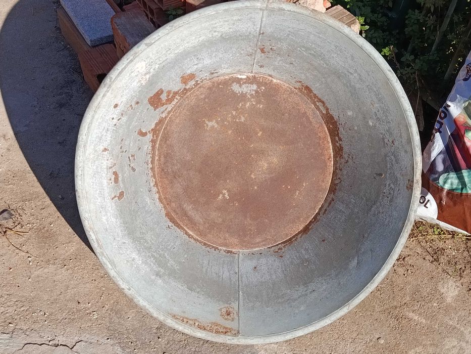 Alguidar grande bacia banheira antiga em chapa zinco latão