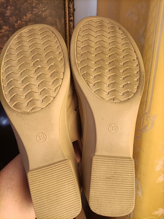 Босоножки  размер 39