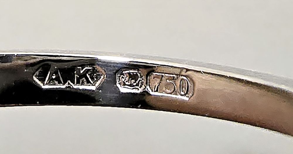 Кольцо с сапфиром и бриллиантами