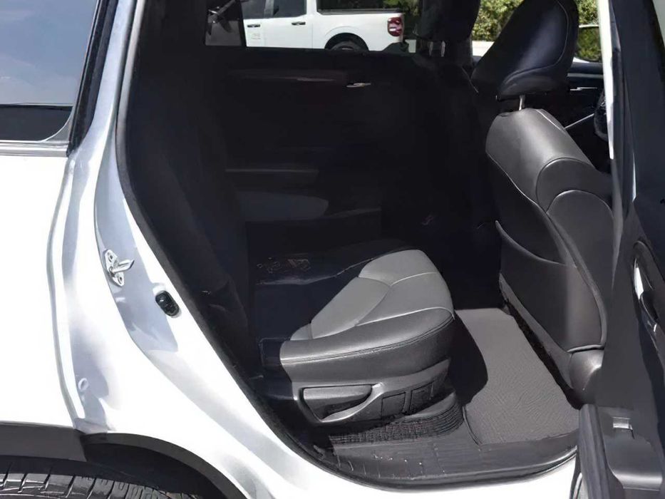 Toyota Highlander Hybrid      2022
