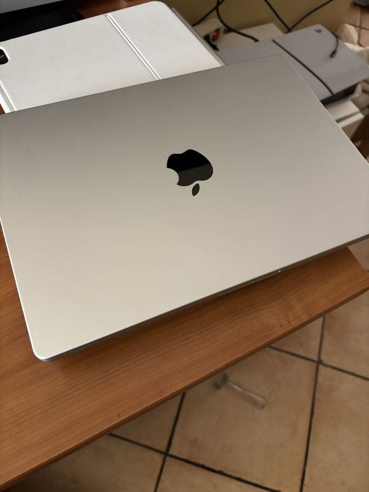 Macbook Pro M5  14” 16GB RAM SSD 512GB
