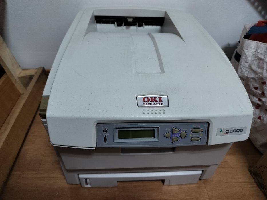 Impressora Oki C5600 + toner + tambor
