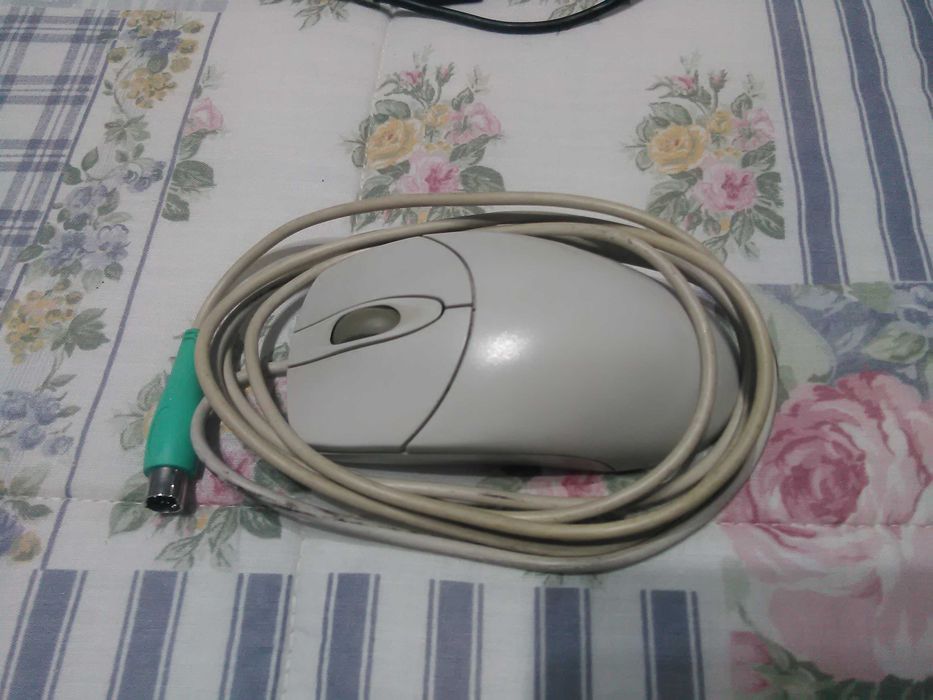 2 monitores, 2 teclados, 1 rato e colunas - ler descrição64585038543619124