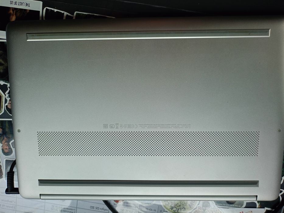 Laptop HP srebrny