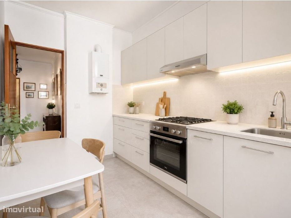 EXcelente apartamento T1 +1 com a área total 80 m2, vista rio em Al...