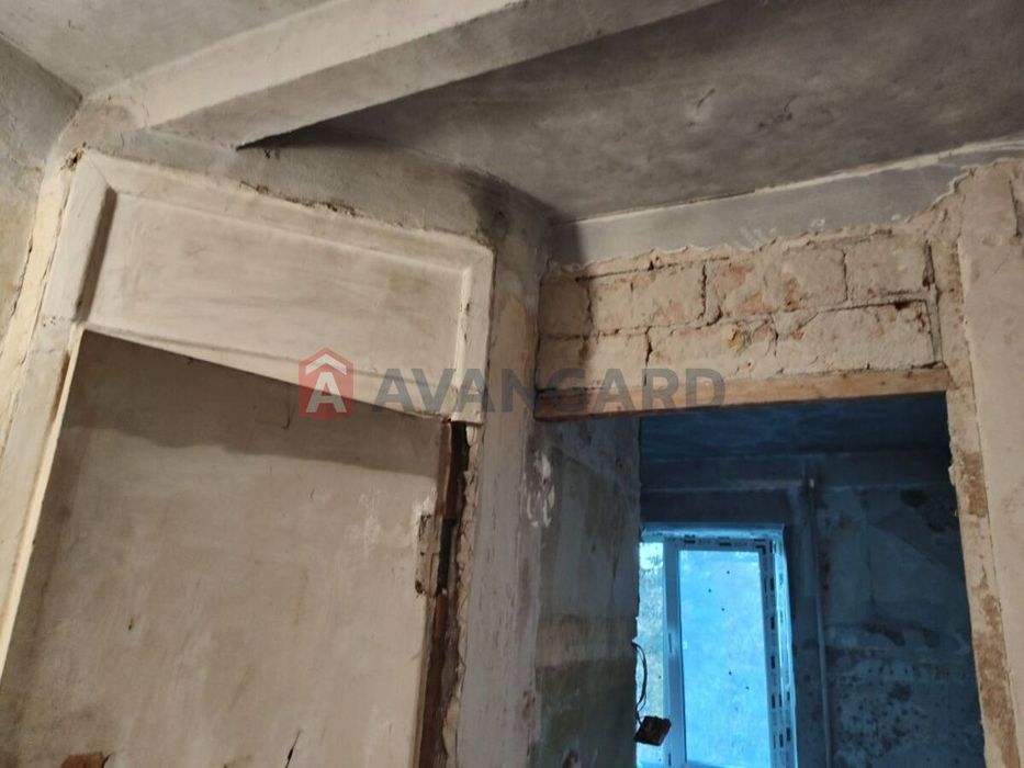 Однокімнатна під ремонт у центрі міста