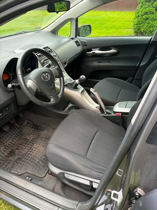 Toyota Auris 1,6 benzyna