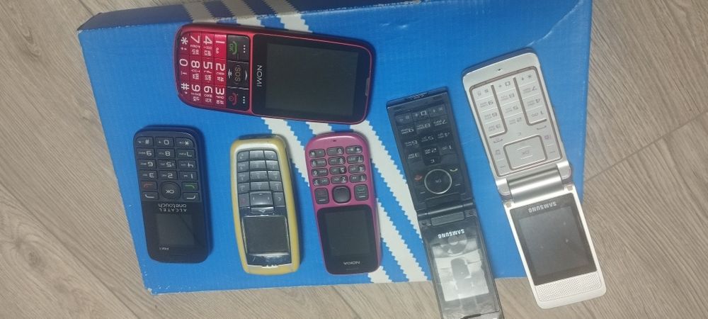 Продам мобільні телефони.