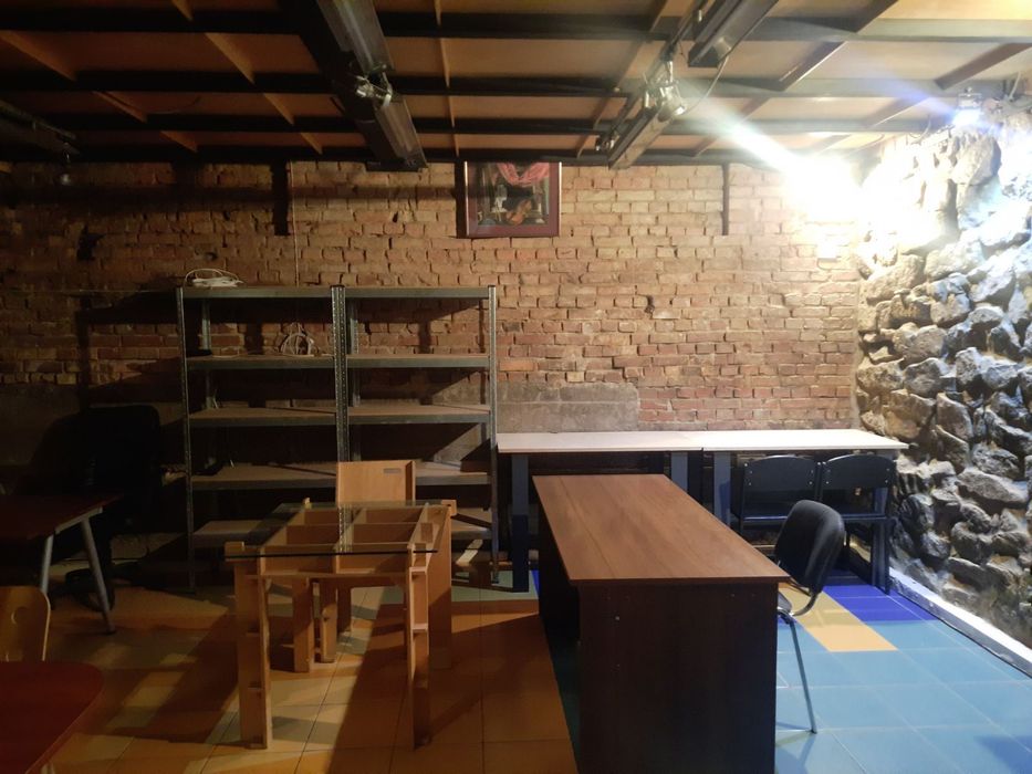 Оренда приміщення вул.Стельмаха,ремонт, 2 окремі входи,метро Голосіївс