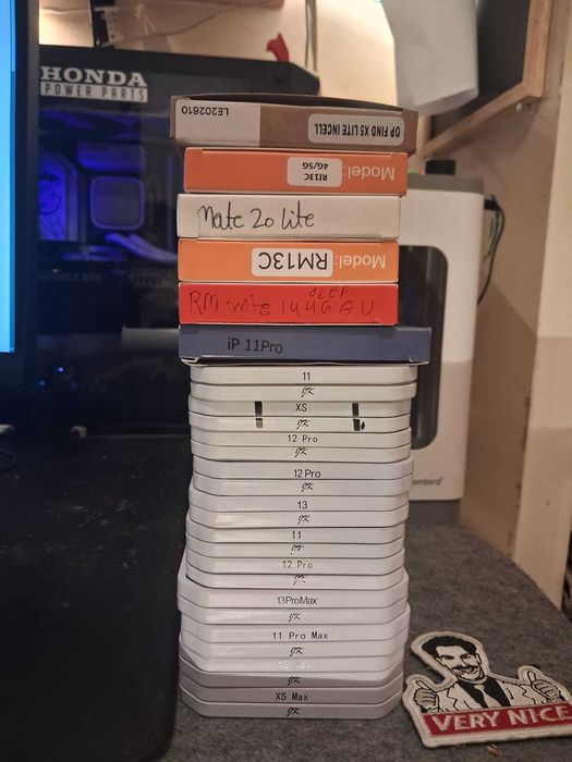 Lote de Ecrãs / Displays Usados para Telemóveis + Huewai P20 funcional (iPhone, Xiaomi, Oppo, Huawei) Reparação low cost ou Treinamento técnico