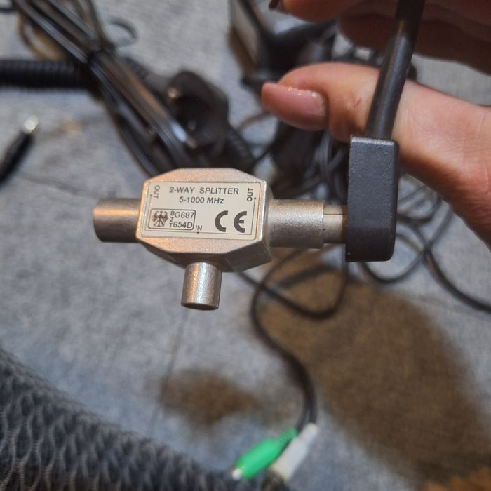 Ładowarki, kable kamerka