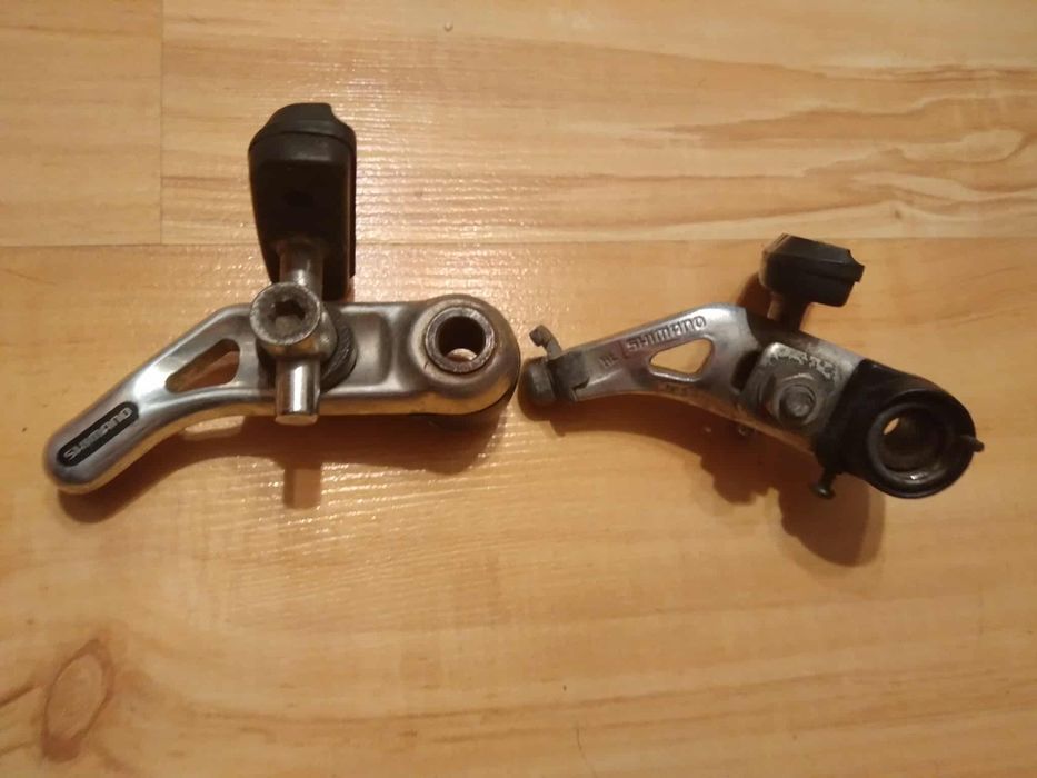 Dwie szczęki Shimano cantilever.