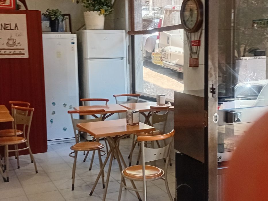 Com  URGENCIA  MUTIVO. SAUDETrespasse cafe/pastelaria bem situado bem frequentado