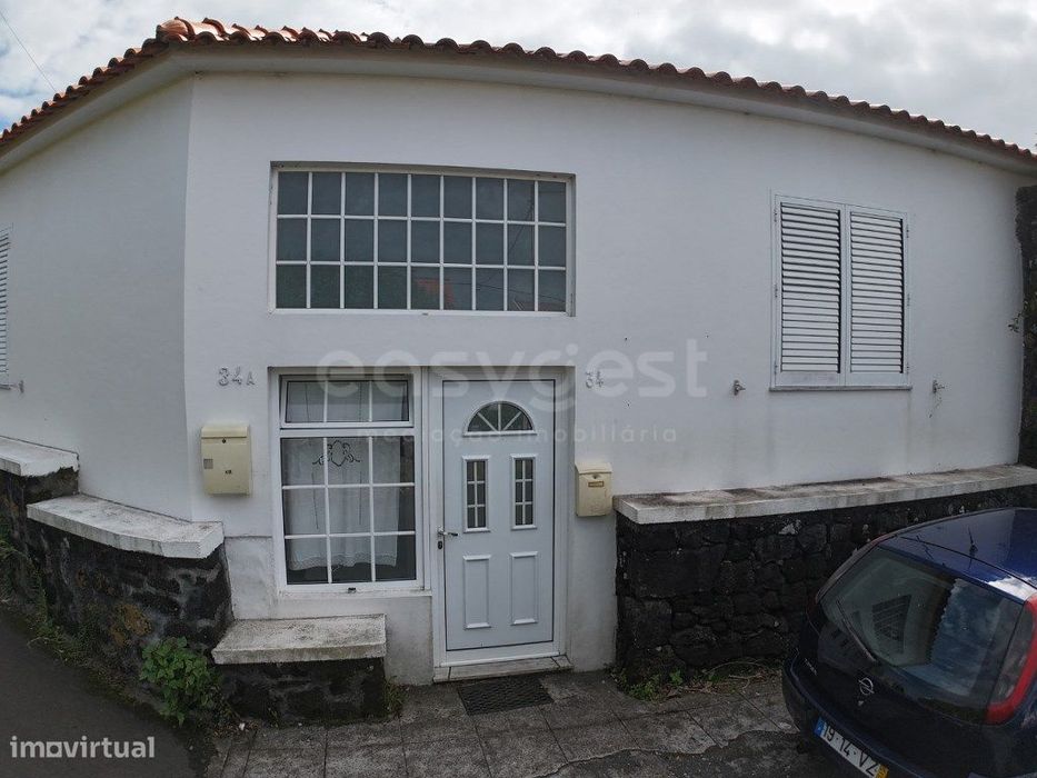 Apartamento T2 com Pátio Privativo - Centro da Madalena, Ilha do Pico
