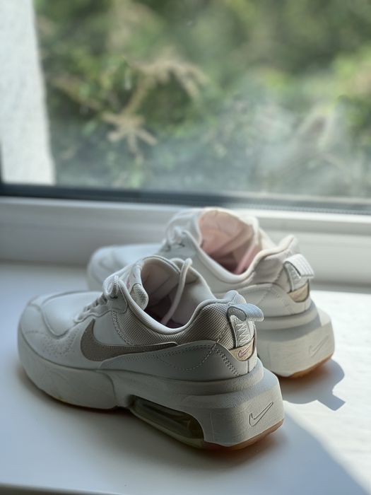 Жіночі кросівки Nike Air Max Verona 'Summit White