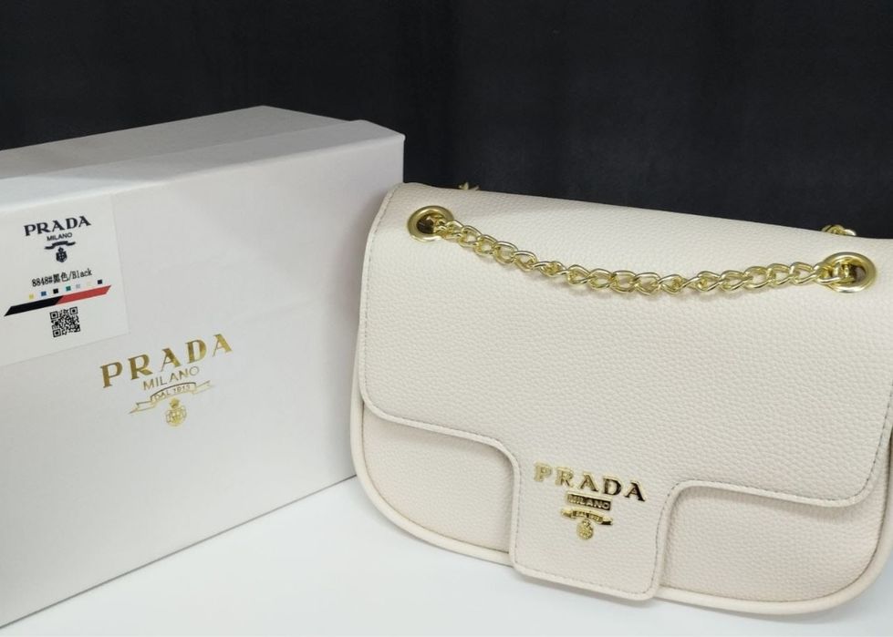 Неймовірна сумочка Prada
