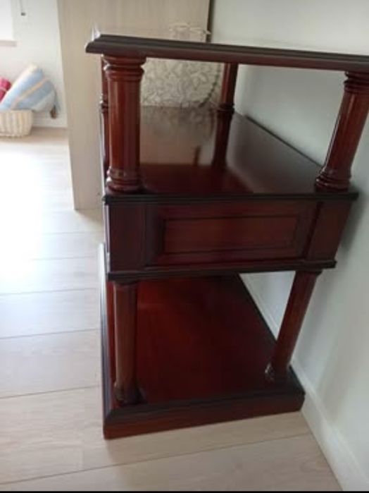 Mesa de televisão em óptimo estado