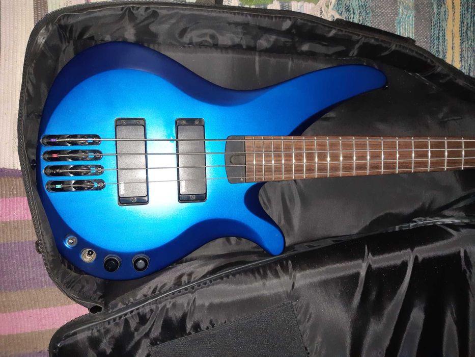 Guitarra baixo Yamaha RBX 774