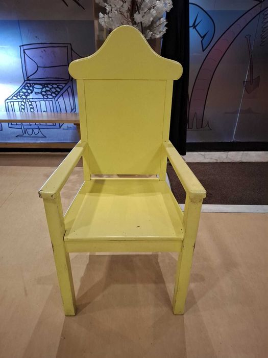 Cadeirões em madeira lacada