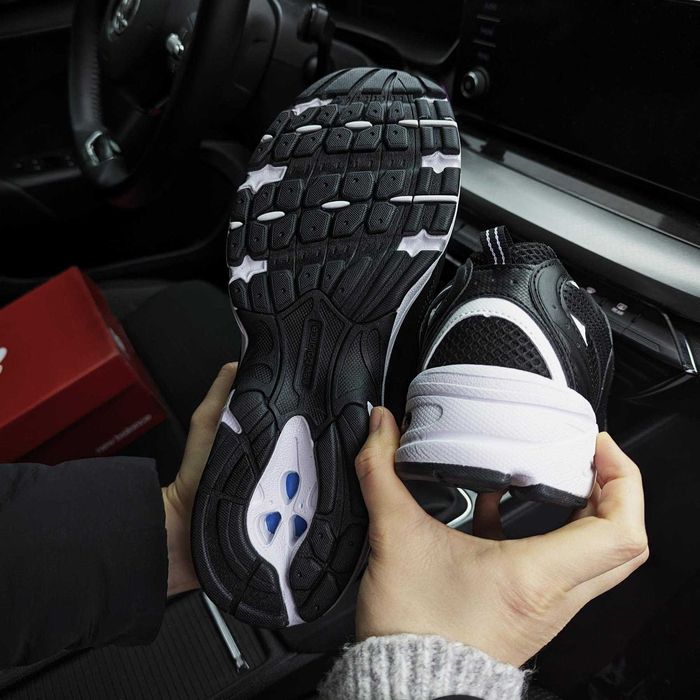 Зимові кросівки New Balance 530 чорні з білим (хутро)