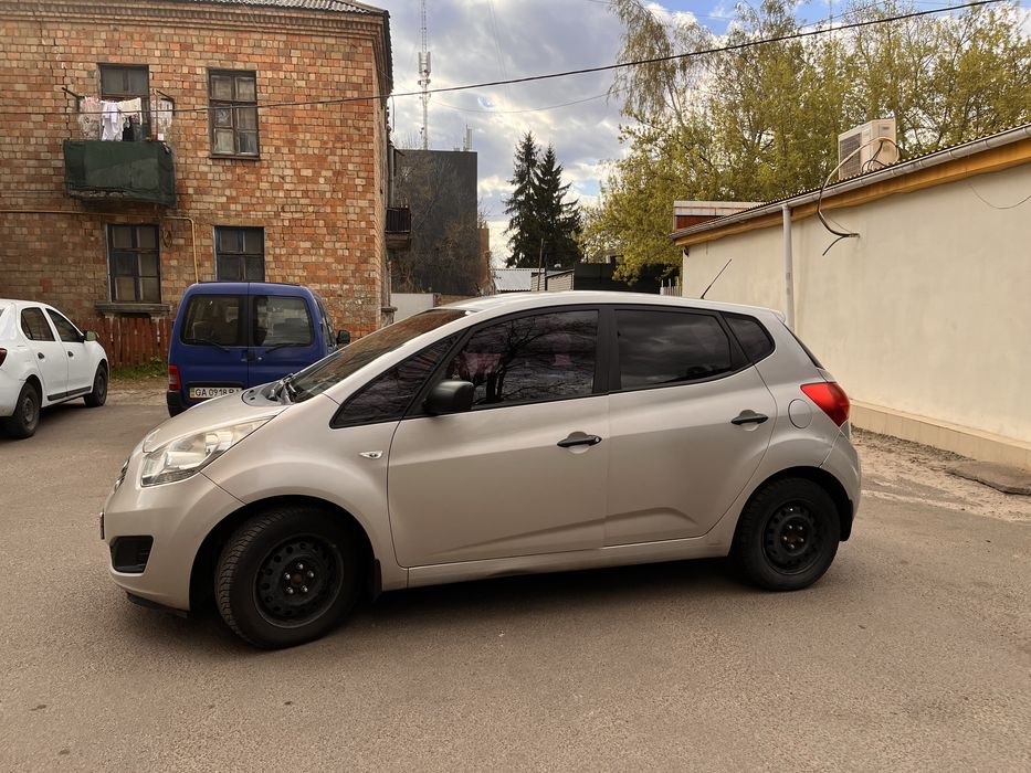 Kia venga 2011 года