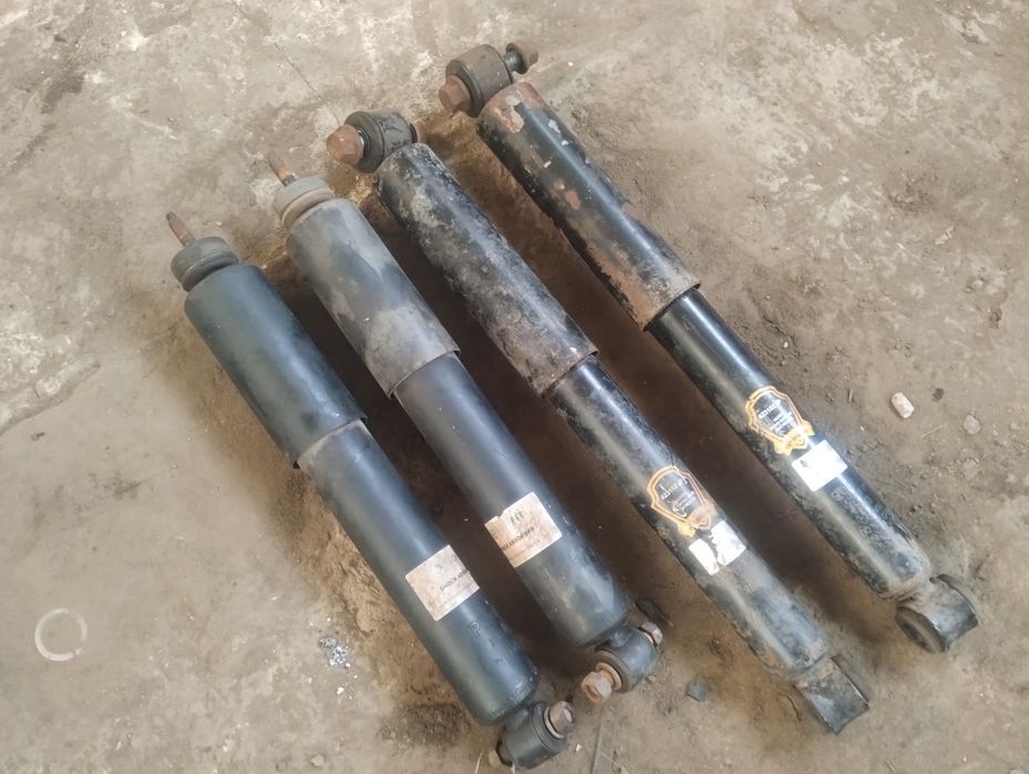 Продам комплект , Амортизаторов OPEL Frontera 1999 год