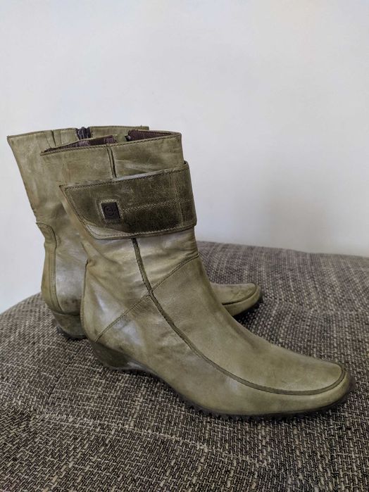 Сапоги короткие демисезонные из натуральной кожи